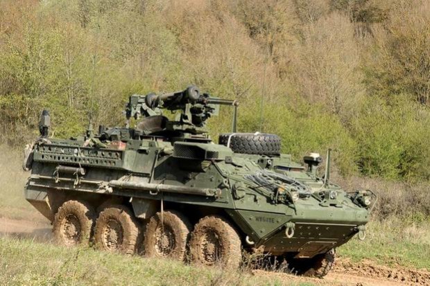 Пентагонът обмисля предаването на бронирани машини Stryker на Украйна