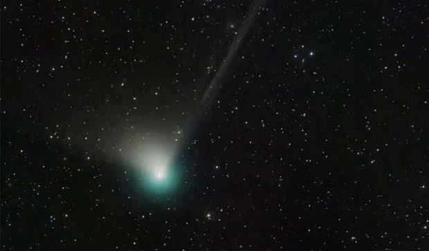 Комета, появяваща се веднъж на  50 000 години, доближава Земята