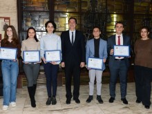 Министър Зарков награди победителите в конкурса за есе на тема "2022: Правата на човека – онлайн и офлайн"