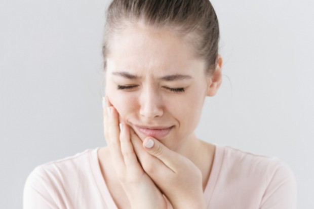 Диетите със сокове, лимонова вода и овесено мляко могат да причинят дълготрайно увреждане на зъбите