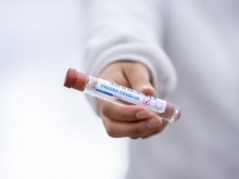 Трима души са починали от COVID-19 за последното денонощие у нас