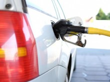 Цените на бензина и дизела продължават да падат, но метанът поскъпва