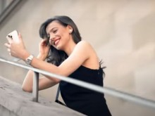 С новите безжични слушалки вече не приличаме на робокоп