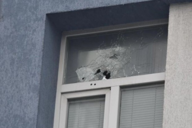 64 годишен мъж стреля по сградата на Трето районно полицейско