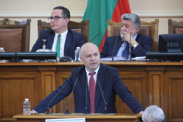 Георги Свиленски: Гълъб Донев, вместо да се прави на куриер, да отговори за скандалната имотна сделка в София
