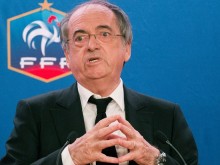 Президентът на футболната федерация на Франция се оттегля
