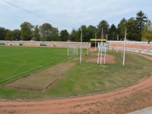 Ремонтират спортната площадка в стадиона в Павликени