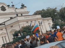Служители на въглищните централи излизат на протест пред НС