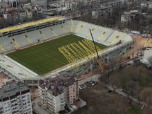 Много лек напредък за козирката на "Колежа", вижте как се работи
