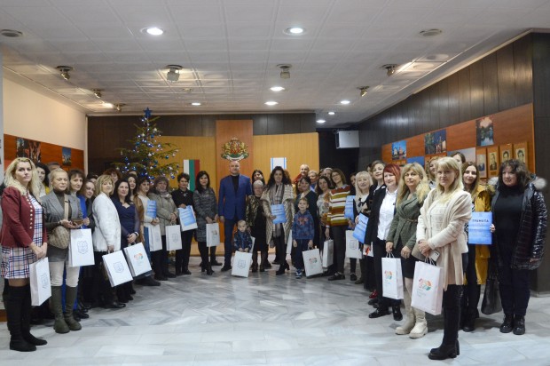 Рекорден брой участници се включиха в конкурса "Да украсим Варна за Коледа"