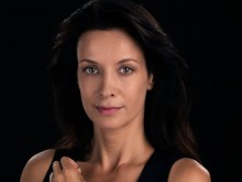 Яна Маринова си смъкна панталоните