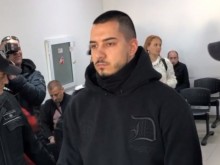 Оставиха в ареста 23-годишния полицай, заловен да шофира микробус с нелегални мигранти до Пловдив