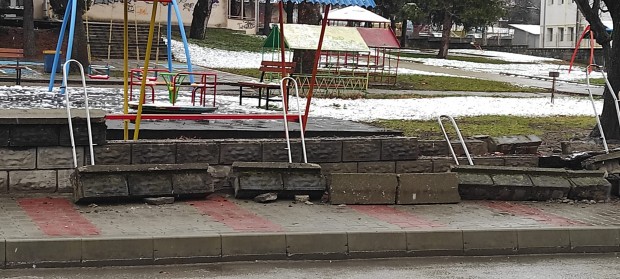 Срути се част от ограда на детска градина във Велико Търново