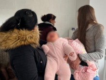 Разменените бебета вече са при биологичните си родители