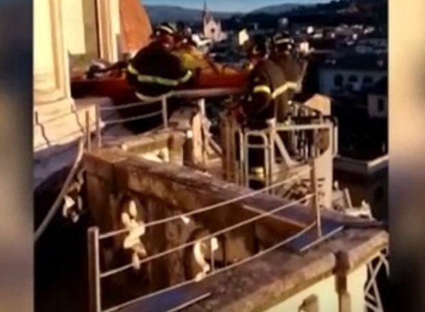 Пожарникари спасяваха бразилски турист от флорентинската катедрала Санта Мария Дел