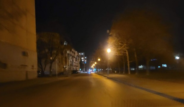TD Осветлението на ул Солунска в район Западен е сякаш от