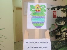 Деца подредиха Великденска изложба в кметството на "Южен"
