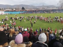 Хиляди кукери гонят злите сили на фестивала в Симитли