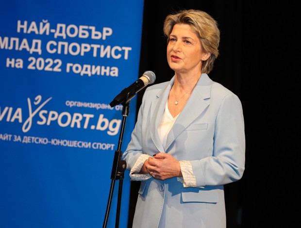 Министър Лечева награди най-добрите млади спортисти за 2022 г.