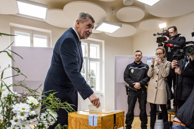 Бабиш води на президентските избори в Чешката република