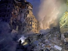 Ракета удари жилищен блок в Днепър, петима са загинали