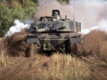 Великобритания предава на Украйна 14 танка Challenger 2 в близките седмици