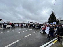 Граждани блокираха главен път Асеновград – Кърджали заради изграждането на кариери