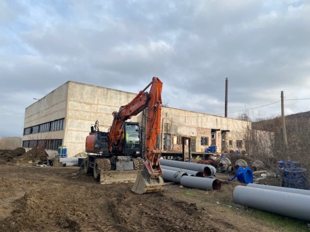 Сложен ремонт в труден терен при ЦПС "Червенаково" ще спре за три дни водата в Новозагорско