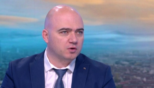 Министърът на туризма: Зимните ни курорти са пълни, анулираните резервации са малко