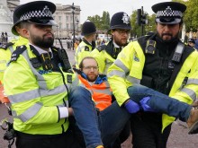 Британските власти готвят мерки срещу протестите на "деструктивното малцинство"