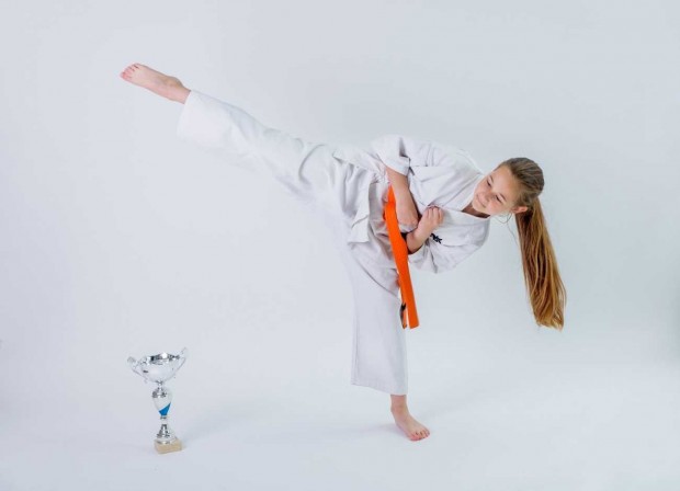 Наскоро 10 годишната шампионка по карате киокушинкай Анабел Атанасова помогна