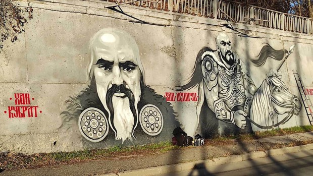 Във Варна възстановиха графитите на бележити личности