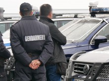 Позор: Млад мъж би възрастен пешеходец след спречкване с шофьорка!