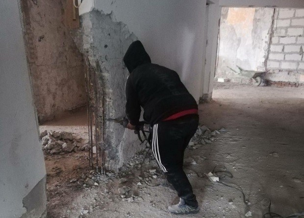 Възобновен е ремонтът на бившия младежки дом в Дупница