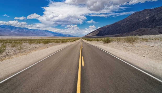 Временно е затворена дясната лента на път I-6 в посока София-Бургас