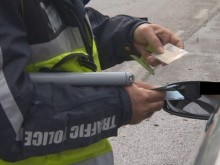 Задържан е шофьор, предложил на полицаи 10 000 евро и златен часовник