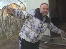 Подробности за инцидента, при който рибар се удави, след като пропадна под леда на язовир