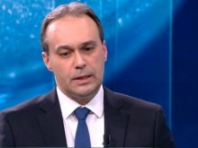 Бивш министър чакал три часа линейка