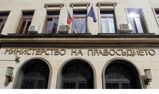 Правосъдното министерство: Няма сбиване между прокурорския син от Перник и Семерджиев