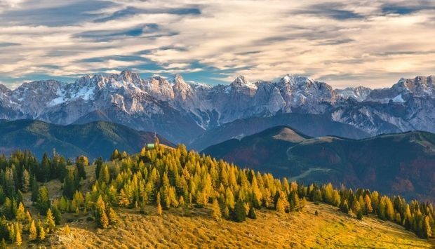 Времето остава ветровито, облачността ще е променлива