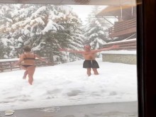 Гаджето на Папи Ханс лъсна гола в снега