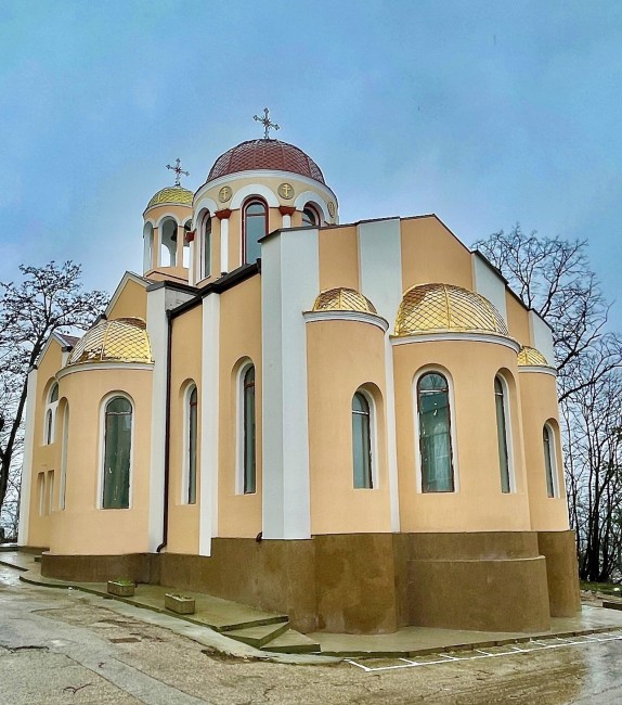 След 20 години завършиха фасадата на университетския храм "Св. Евтимий, патриарх Търновски"