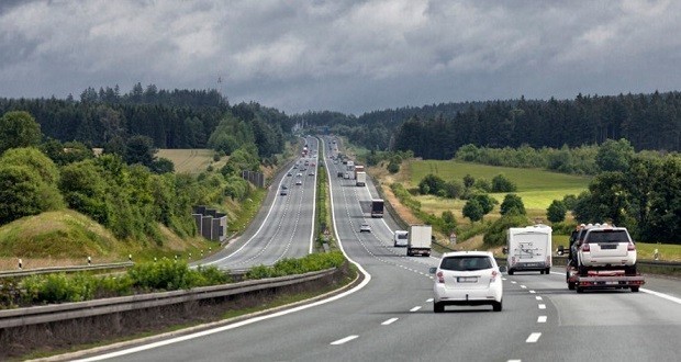 Временно движението при км 32 на АМ "Тракия" в посока София се осъществява в аварийната лента
