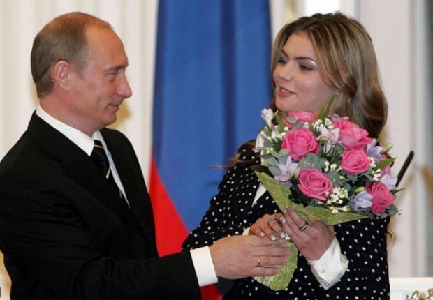 Руският президент Владимир Путин е пратил спряганата за негова любовница Алина Кабаева