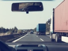 Временно трафикът по пътя Шумен – Варна в района на Каспичан се регулира от екип на "Пътна полиция"