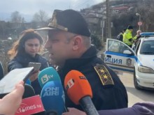 Двама са задържани, а други 28 се разпитват за телефонни измами в Търновско