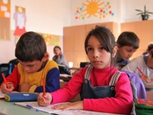 Децата от най-бедните домакинства се възползват най-малко от публичното финансиране за образование