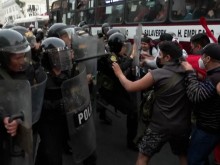 Обявиха извънредно положение в три региона на Перу