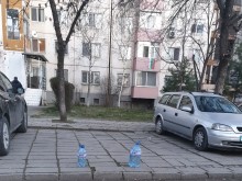 Така си пазят паркоместата в "Тракия"