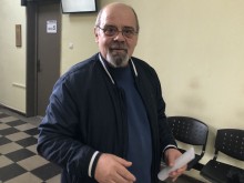 Зам.-директор на Английската и пенсиониран вече бивш възпитател се съдят взаимно